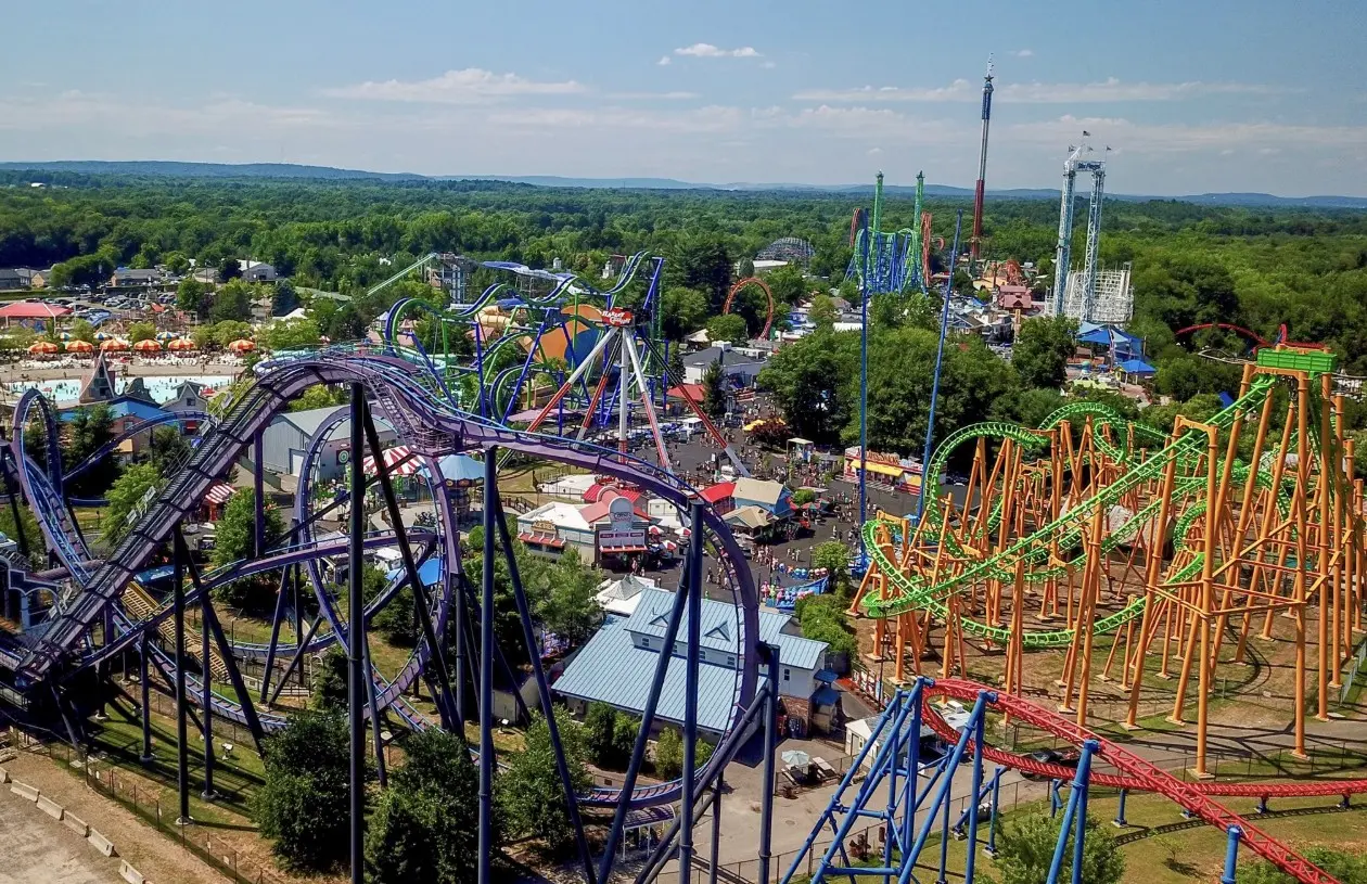 Summer Sunsets and Small Town Charm: Travels Through New England Summer Sunsets and Small Town Charm: Travels Through New England